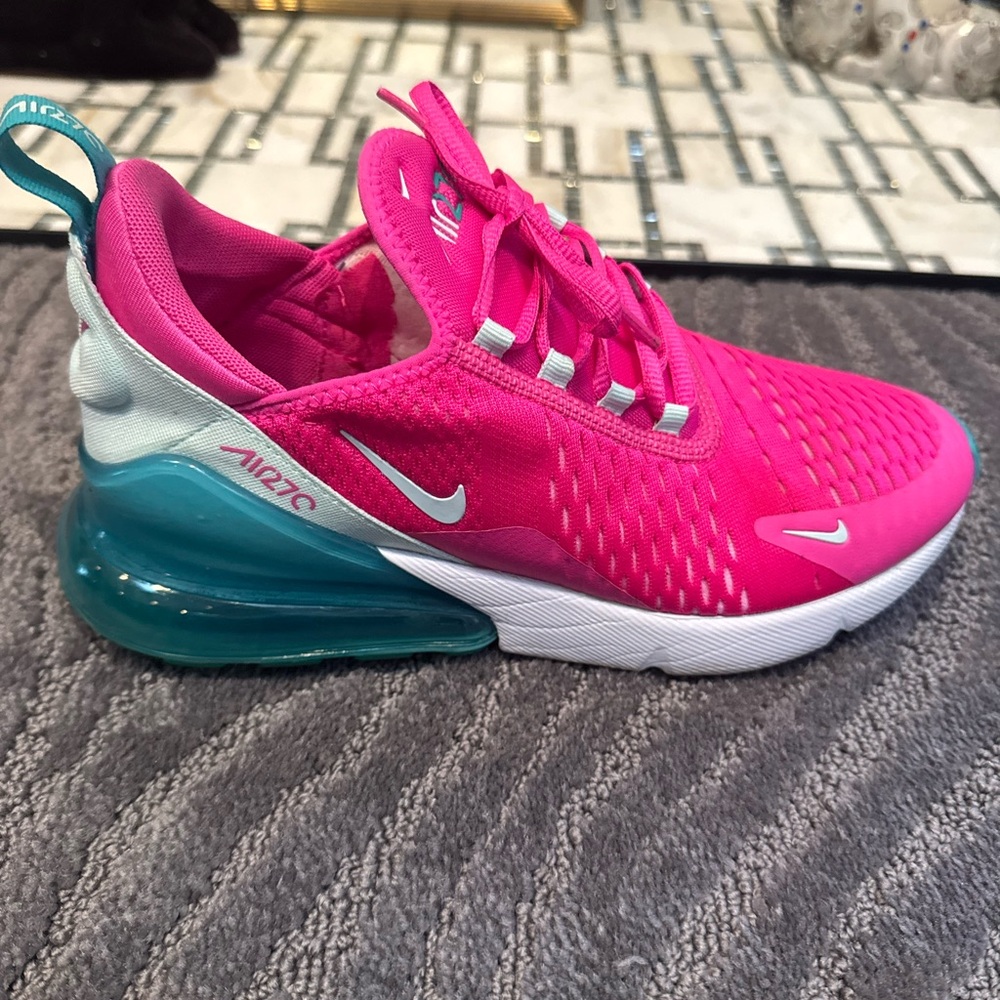Nike Brand Air Max 270 (Grade School) size 7Y